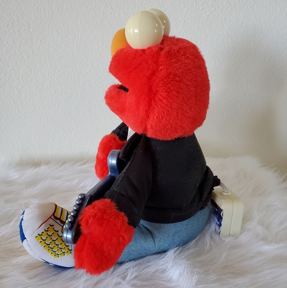 Vintage Rock & Roll Elmo With Playing Guitar, Plays Songs and Shakes - Picture 4 of 13